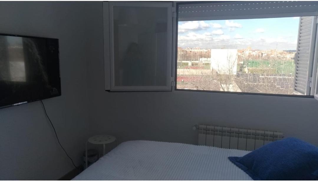 Amplia Habitacion En Vivienda Duplex Madrid Extérieur photo